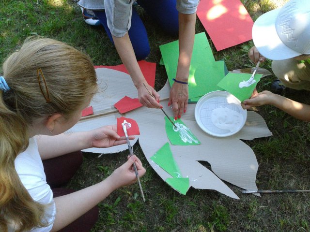 Festyn Rady Osiedla z okazji 25. Rocznicy Wolnych Wyborów, działania plastyczne, 07.06.2014 r., Cytadela